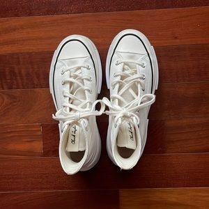 Platform converse. Size 9. Scuffing on toes.